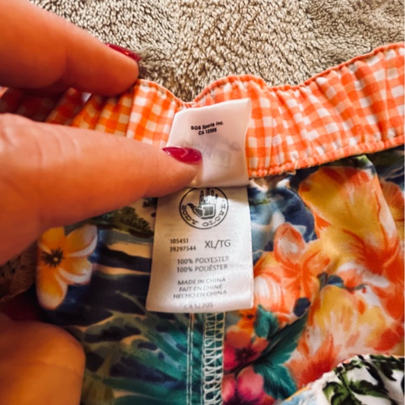 Body Glove tropical flower shorts zipper back pocket Size XL - Picture 4 of 7